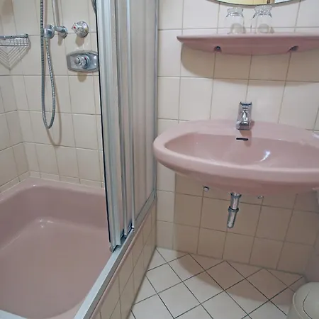 Flat In With Garden, Cleaning Included Appartement *